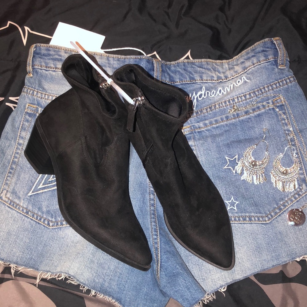 Black Abound boots